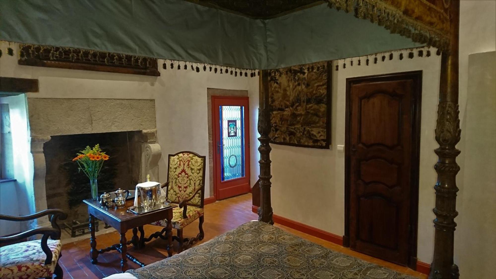 Chateau La Servayrie - Chambre D'Hotes Marcillac-Vallon Room photo